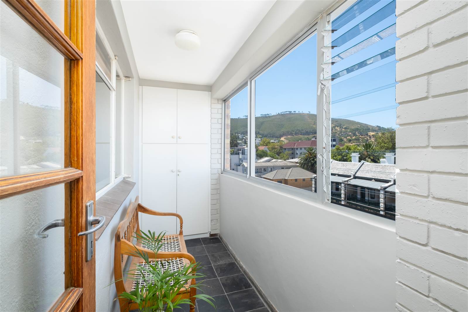 2 Bed Apartment in Tamboerskloof photo number 13