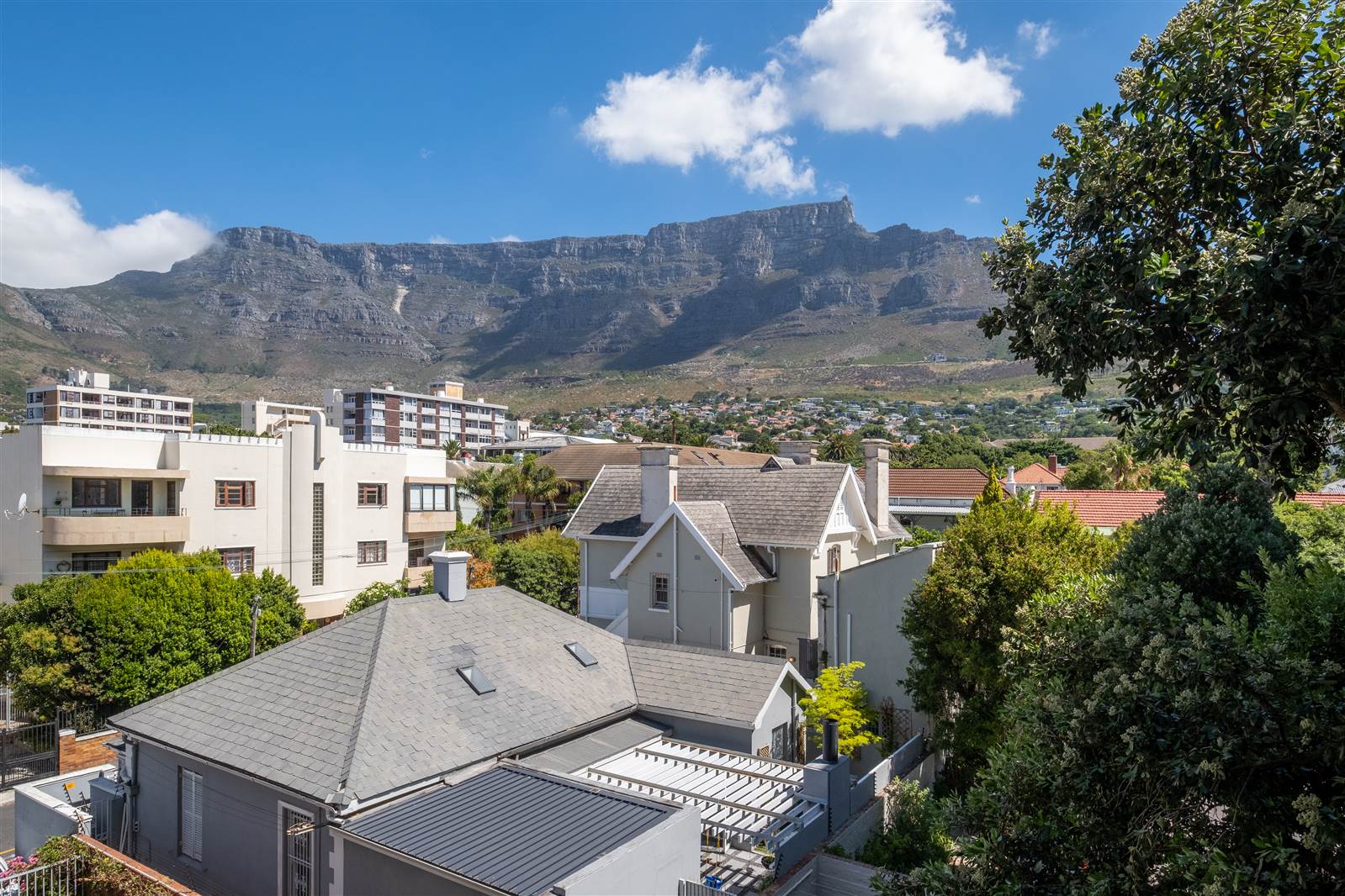 2 Bed Apartment in Tamboerskloof photo number 9