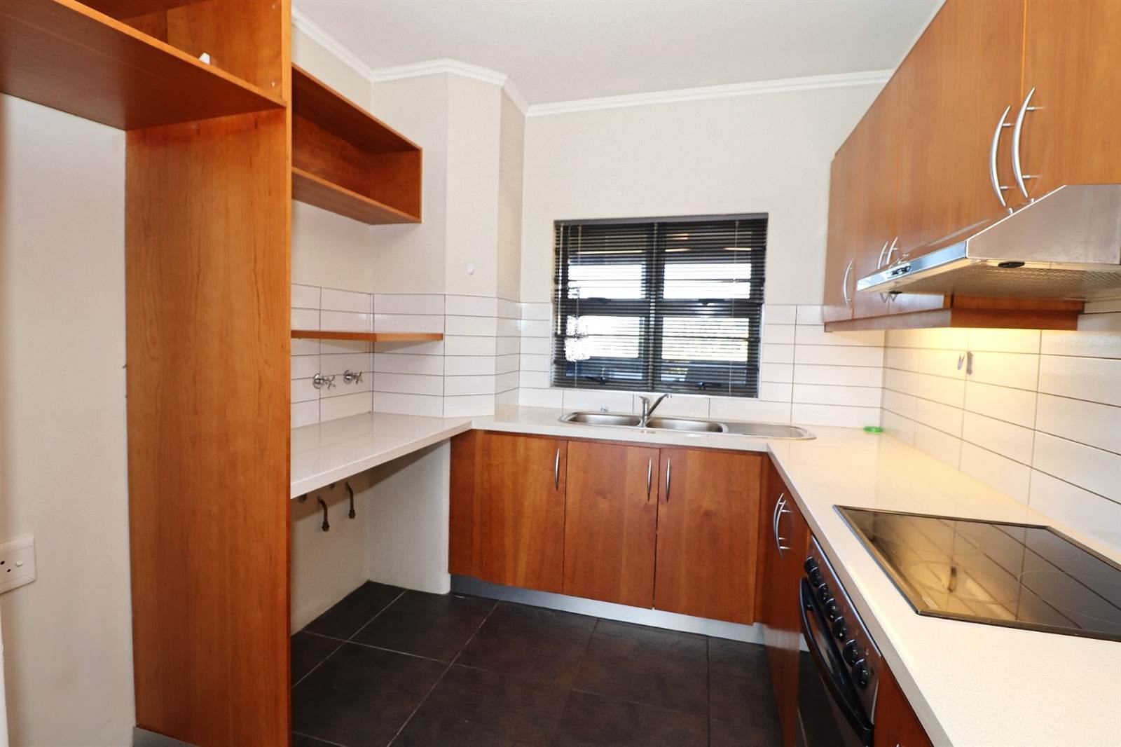 2 Bed Flat in Tyger Waterfront photo number 11