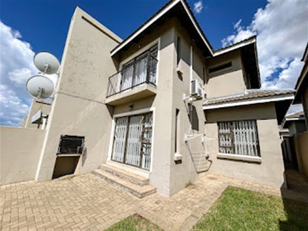 3 Bedroom Townhouse 3 Bedroom Townhouse