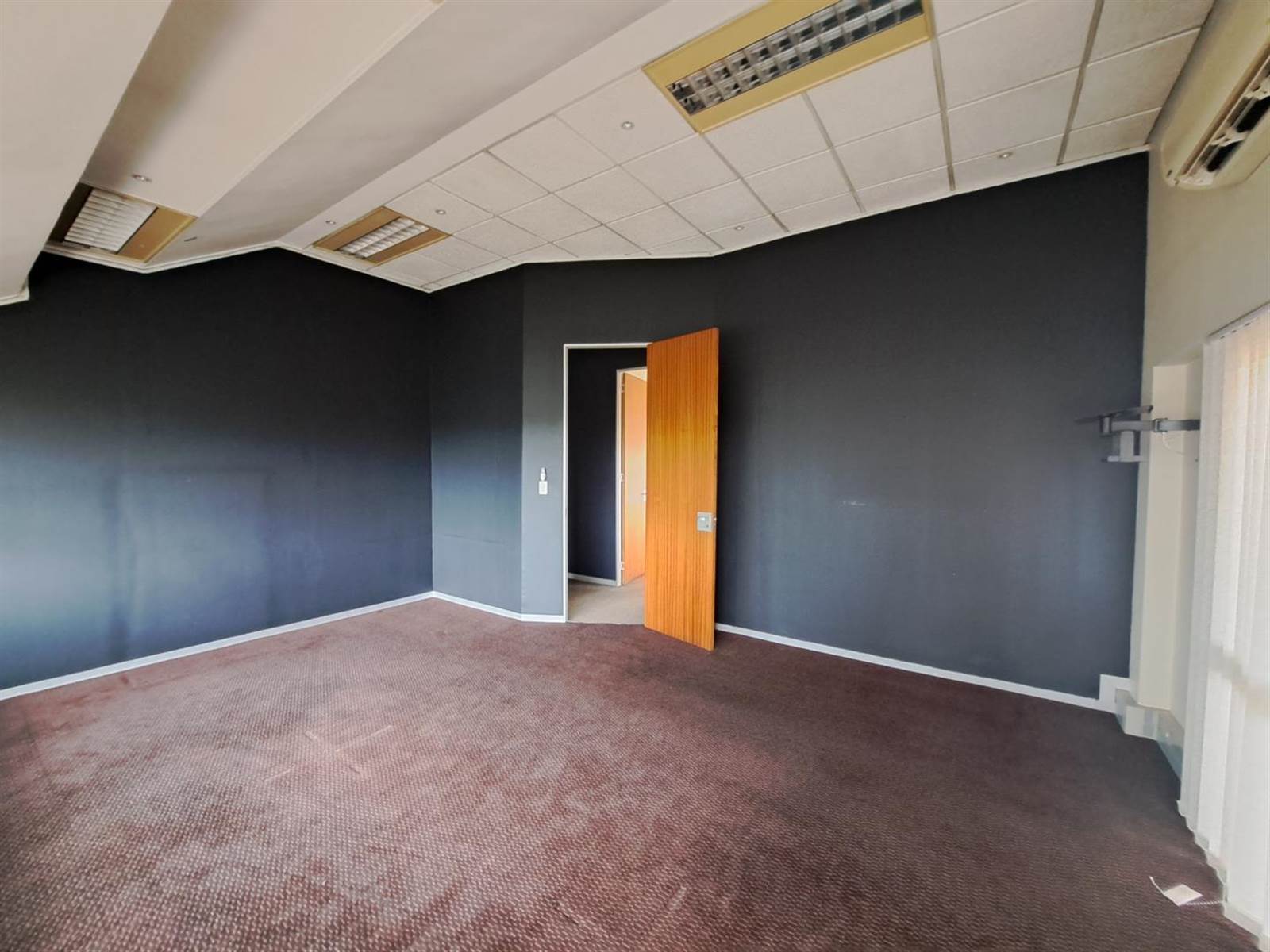 220  m² Office Space in Centurion CBD photo number 3