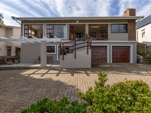 4 Bedroom House 4 Bedroom House