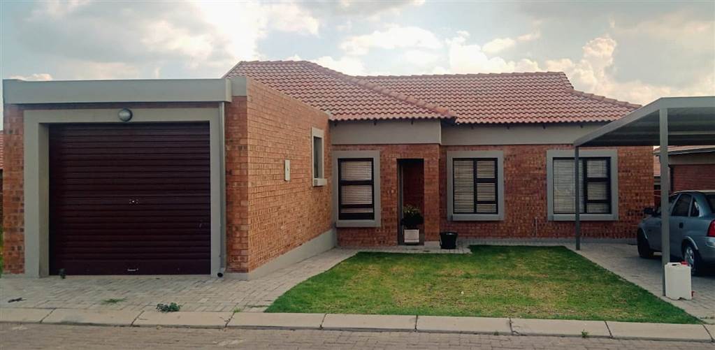 2 Bed House in Trichardt photo number 1