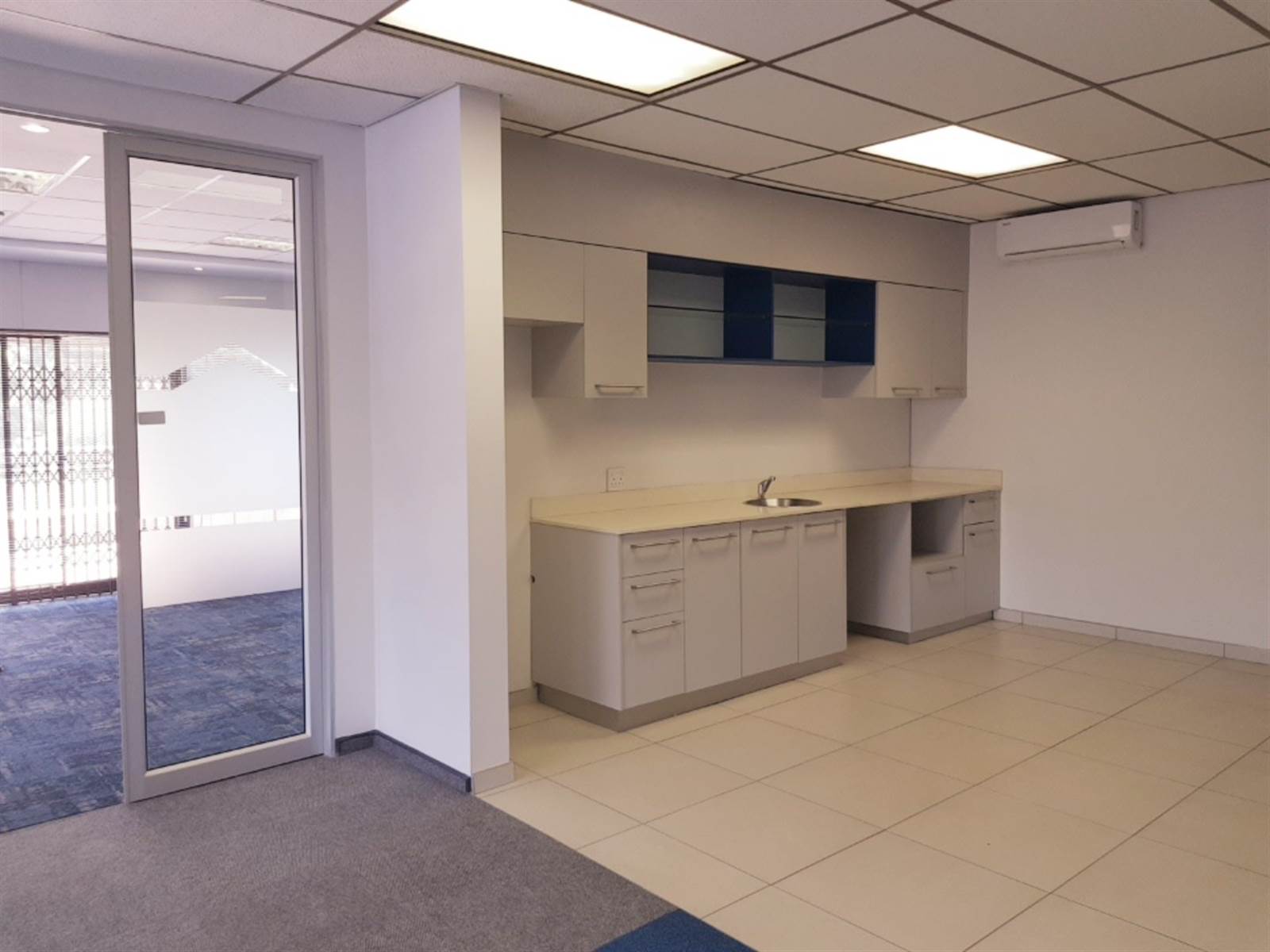 969  m² Office Space in Bedfordview photo number 4