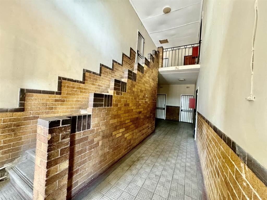 1 Bed Apartment in Rosettenville photo number 9