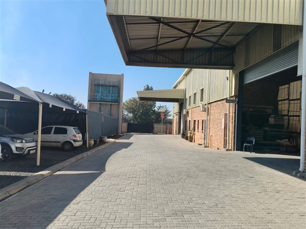 1 030 m² Industrial space 1 030 m² Industrial space