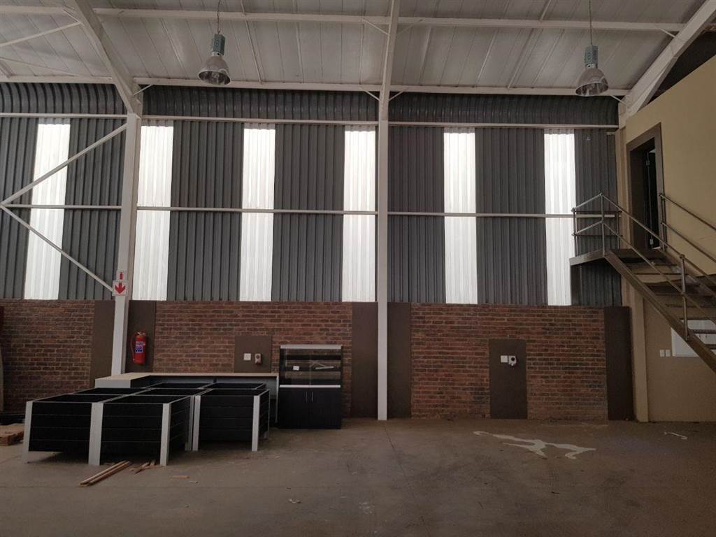 700  m² Industrial space in Robertsham photo number 5