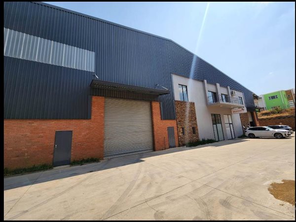 689  m² Industrial space