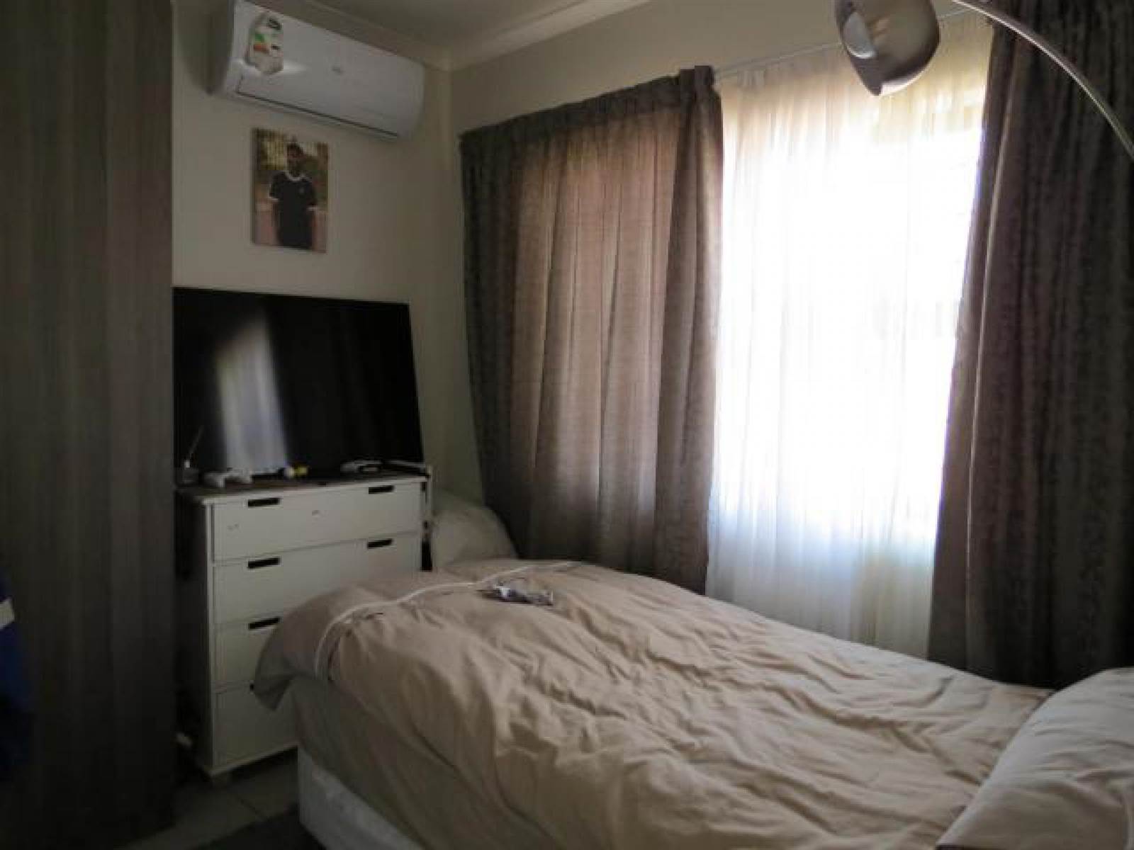 4 Bed House in Lephalale (Ellisras) photo number 7