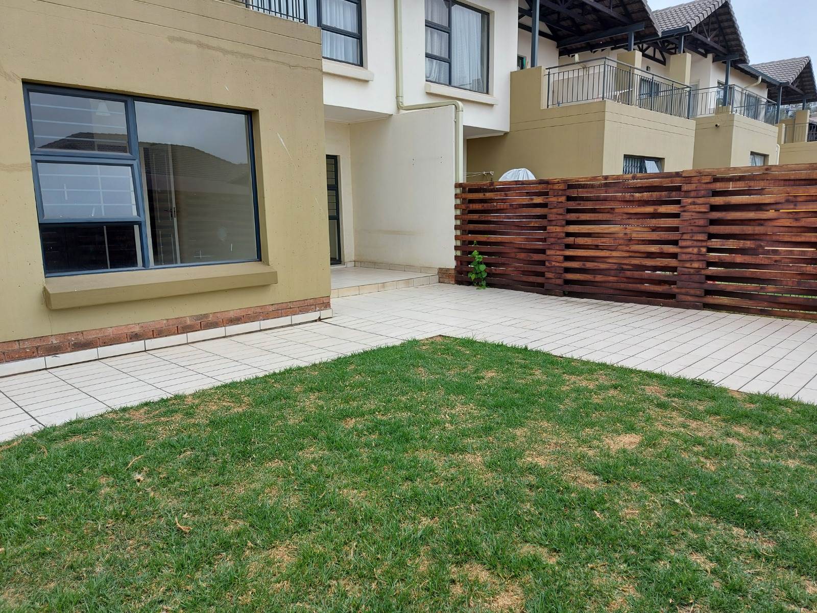 3 Bed Townhouse in Glen Eagles photo number 3