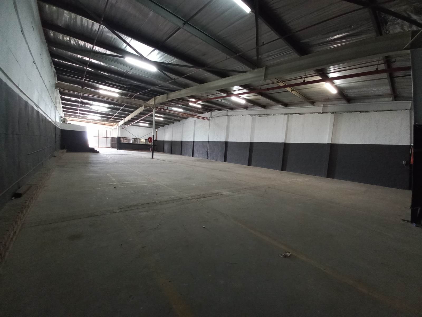 750  m² Industrial space in Amalinda photo number 1