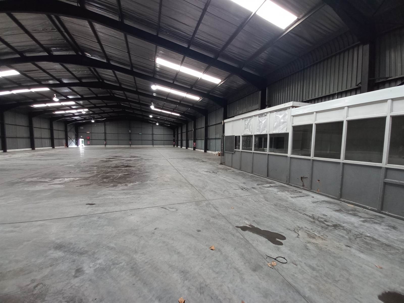 750  m² Industrial space in Amalinda photo number 2