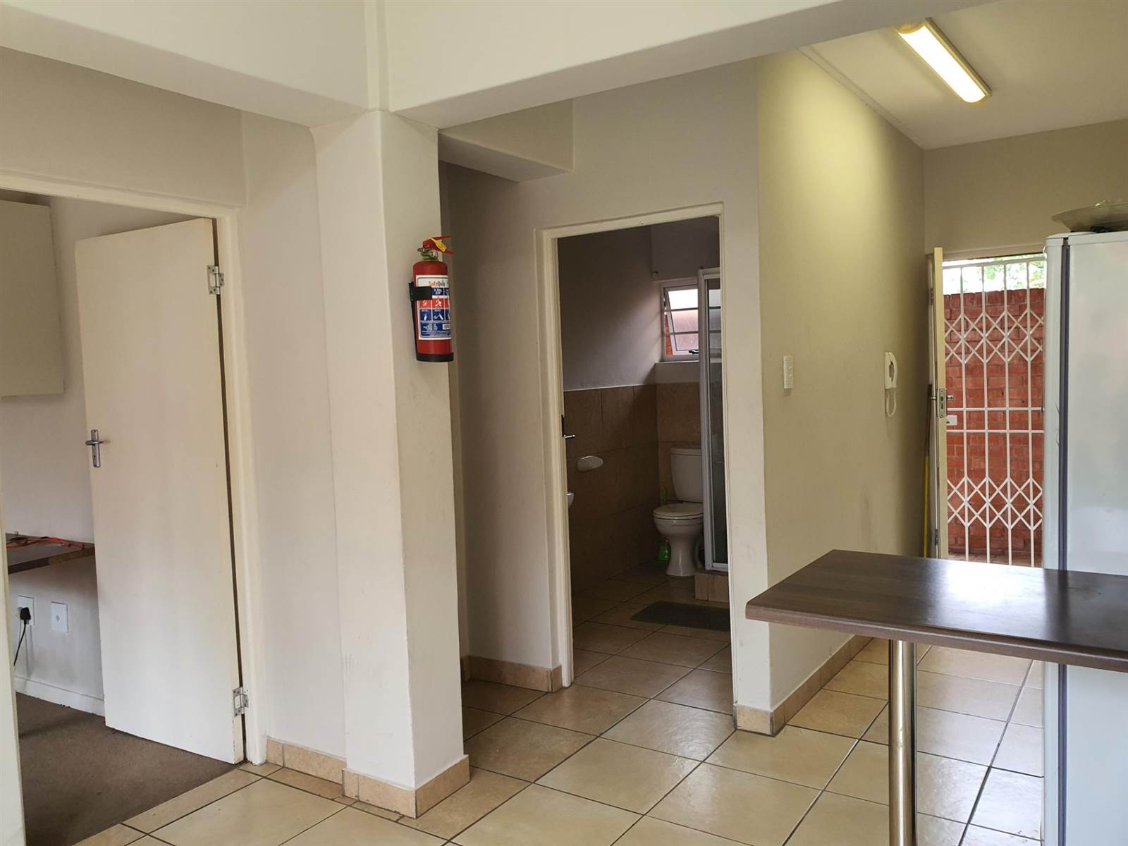 2 Bed Apartment in Grahamstown Central photo number 9