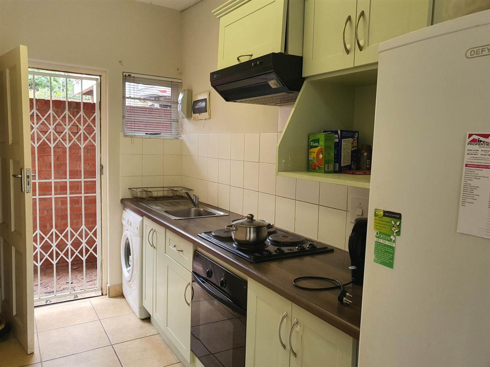2 Bed Apartment in Grahamstown Central photo number 10