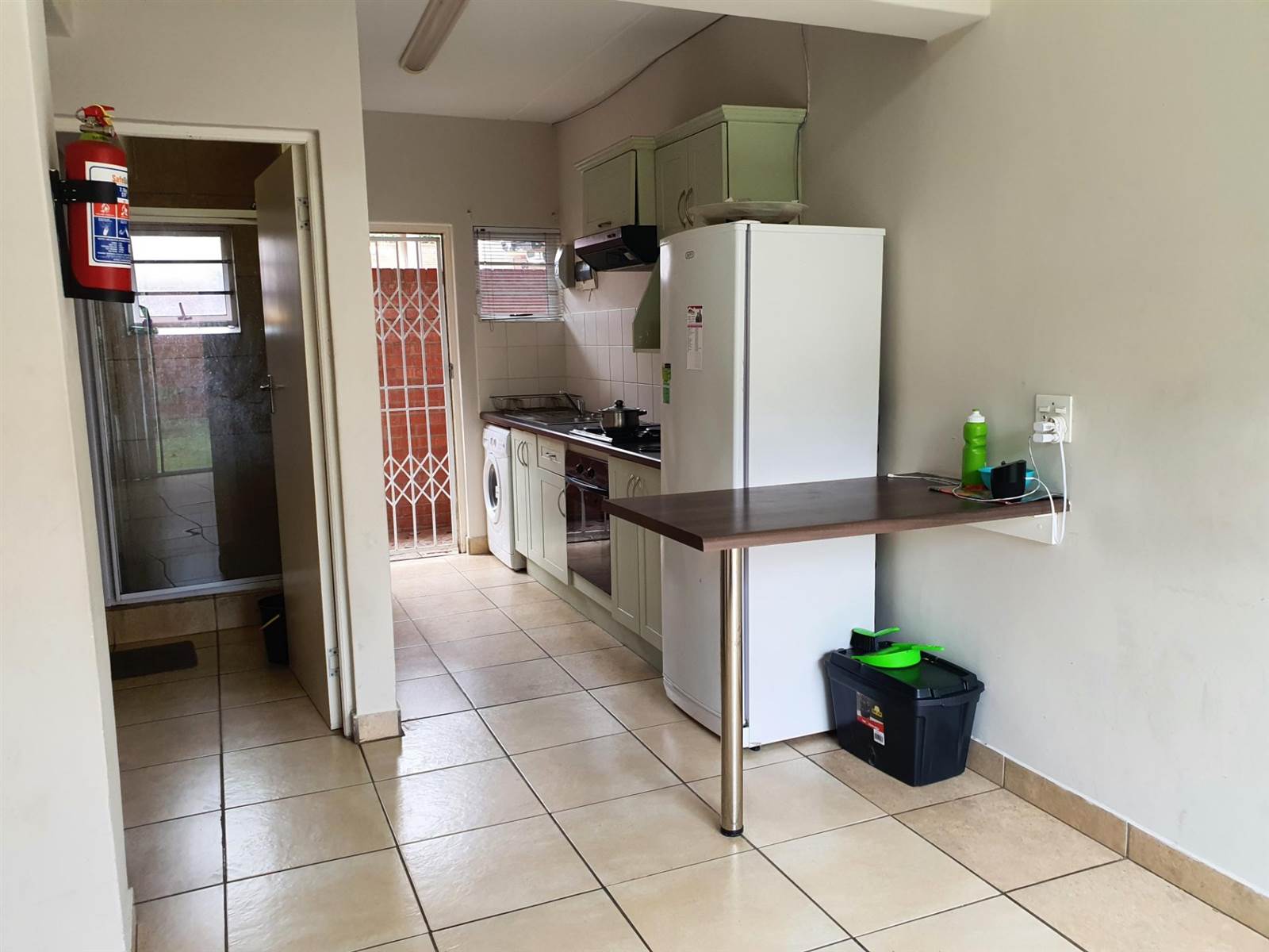 2 Bed Apartment in Grahamstown Central photo number 8