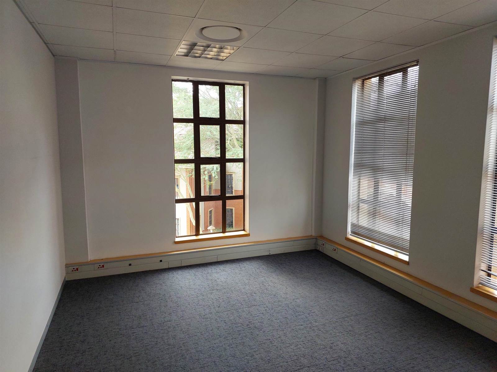 1109.3  m² Commercial space in Bryanston photo number 2