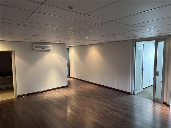 1 500  m² Office Space