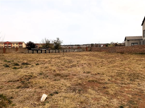 1 036 m² Land