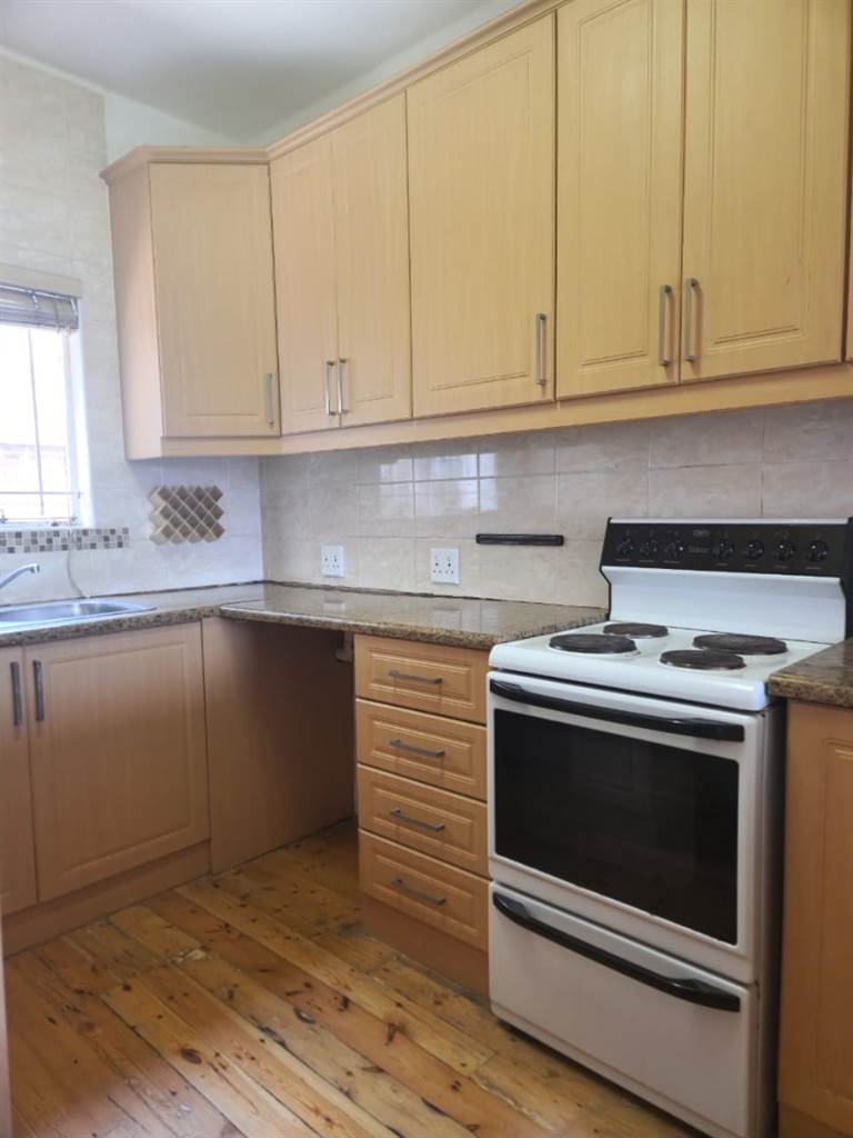 1 Bed Apartment in Essenwood photo number 5