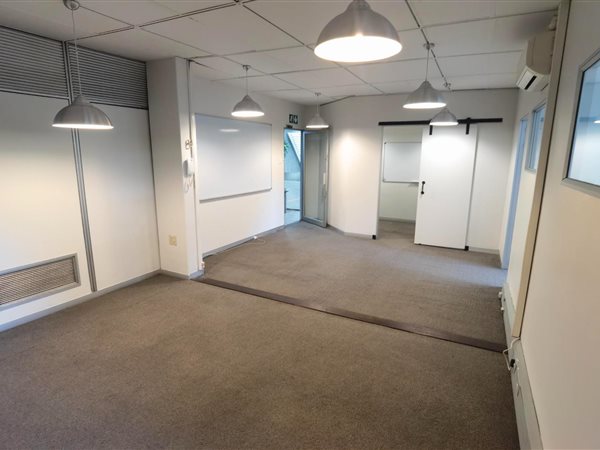 95  m² Commercial space in Lynnwood