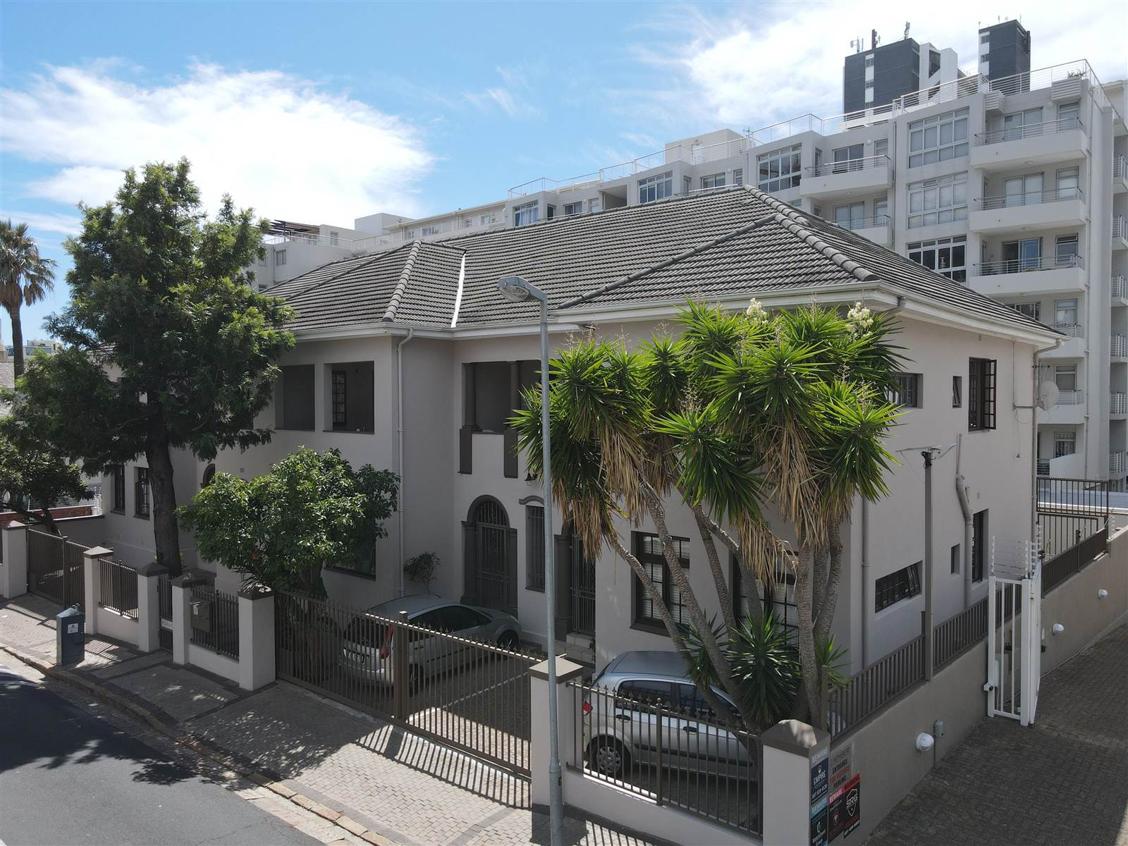 12 Bed Apartment in Sea Point photo number 1