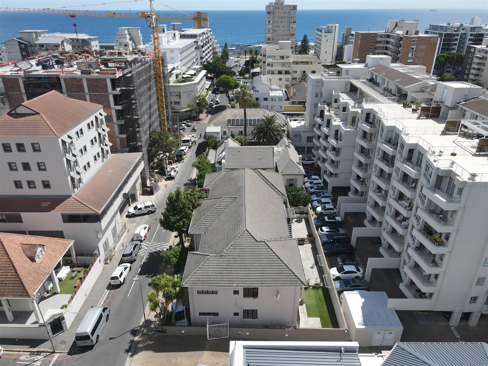 12 Bed Apartment in Sea Point photo number 11