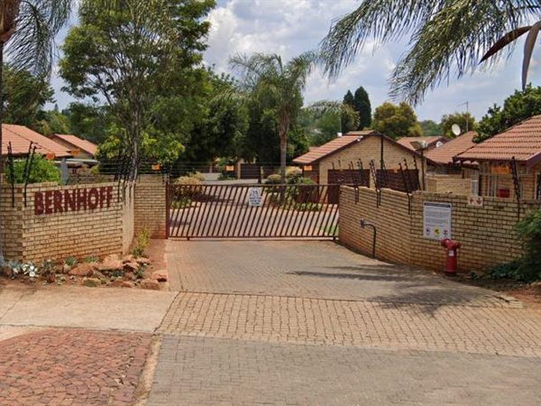 3 Bedroom Townhouse 3 Bedroom Townhouse