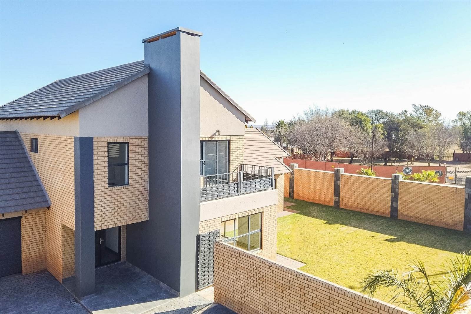5 Bed Townhouse in Wilkoppies photo number 1