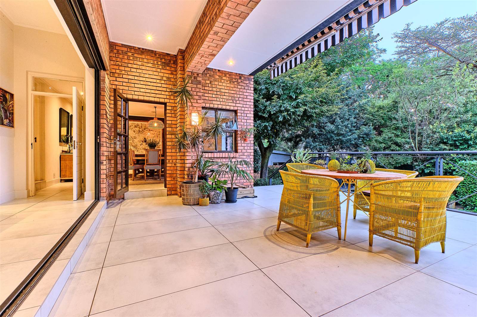 4 Bed House in Parktown North photo number 9