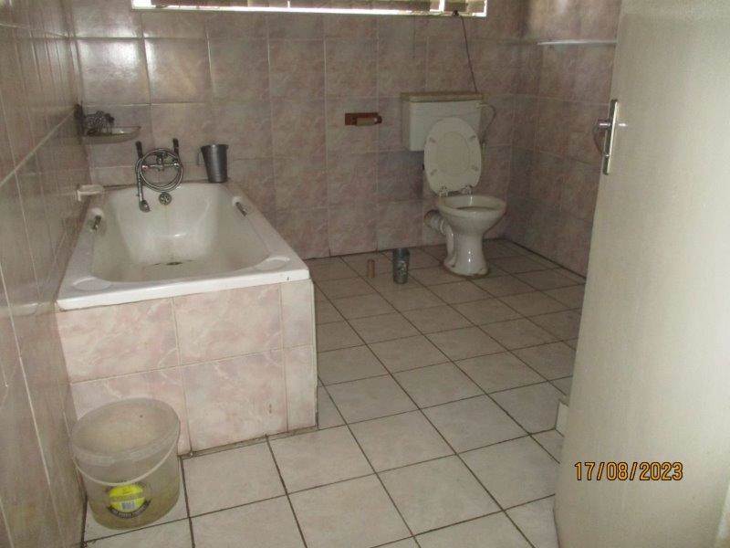 3 Bed House in Witbank Central photo number 25