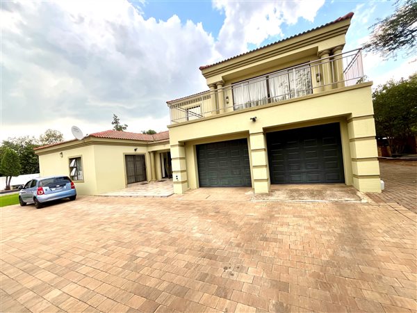 6 Bed House in Clayville