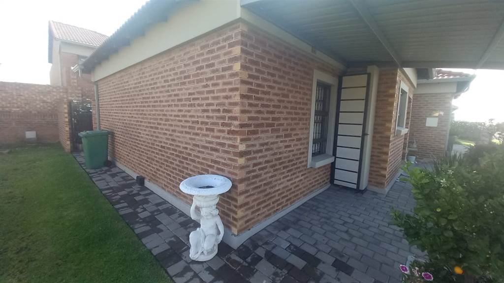 2 Bed House in Trichardt photo number 2