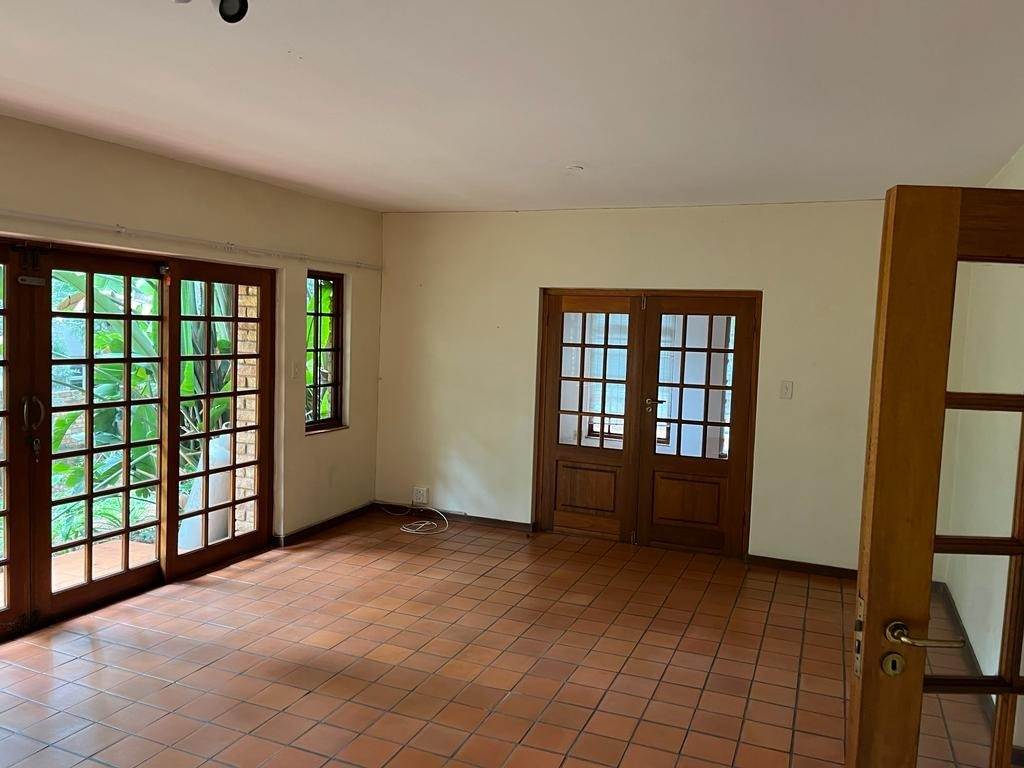 4 Bed Duet in Groenkloof photo number 8