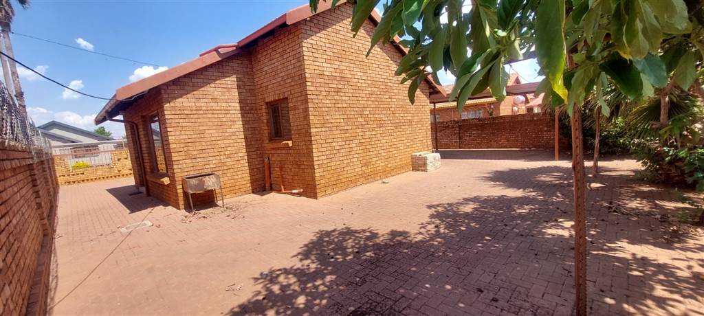 2 Bed House in Ga-rankuwa photo number 4