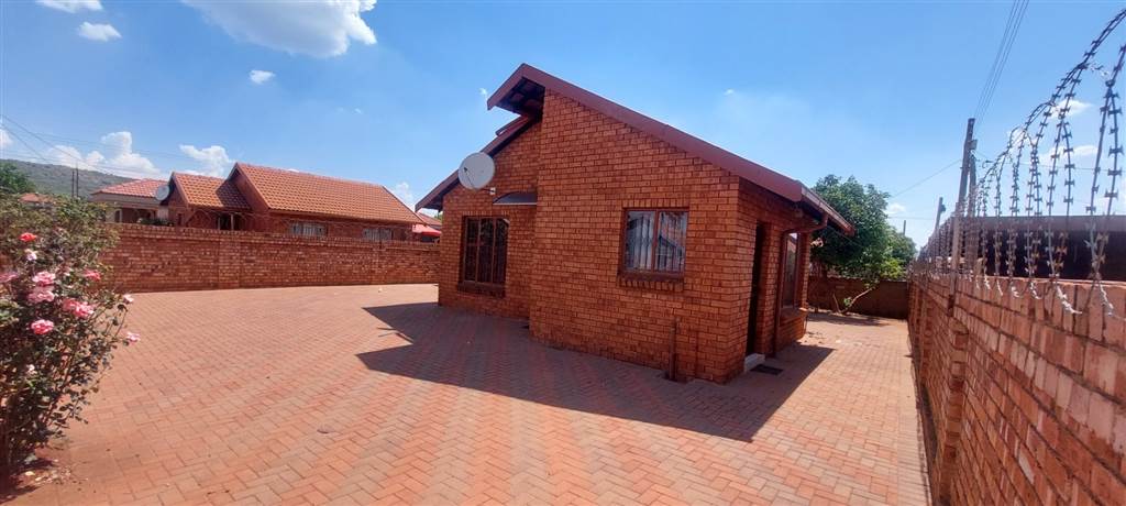 2 Bed House in Ga-rankuwa photo number 5