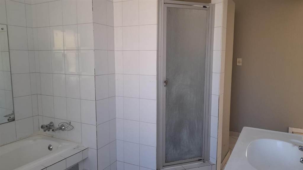 3 Bed Townhouse in Centurion CBD photo number 14