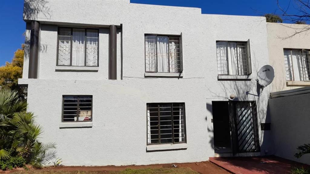 3 Bed Townhouse in Centurion CBD photo number 7