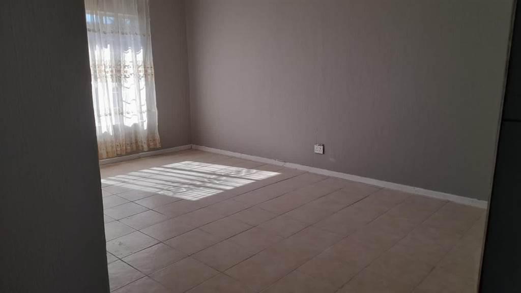 3 Bed Townhouse in Centurion CBD photo number 15