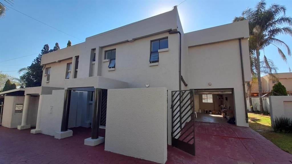 3 Bed Townhouse in Centurion CBD photo number 3