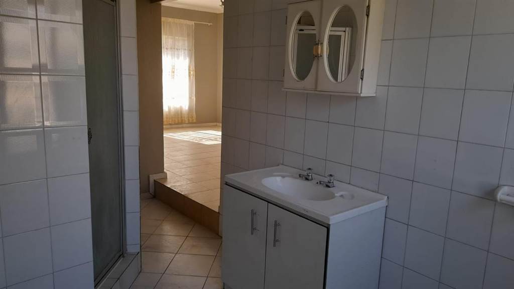 3 Bed Townhouse in Centurion CBD photo number 12