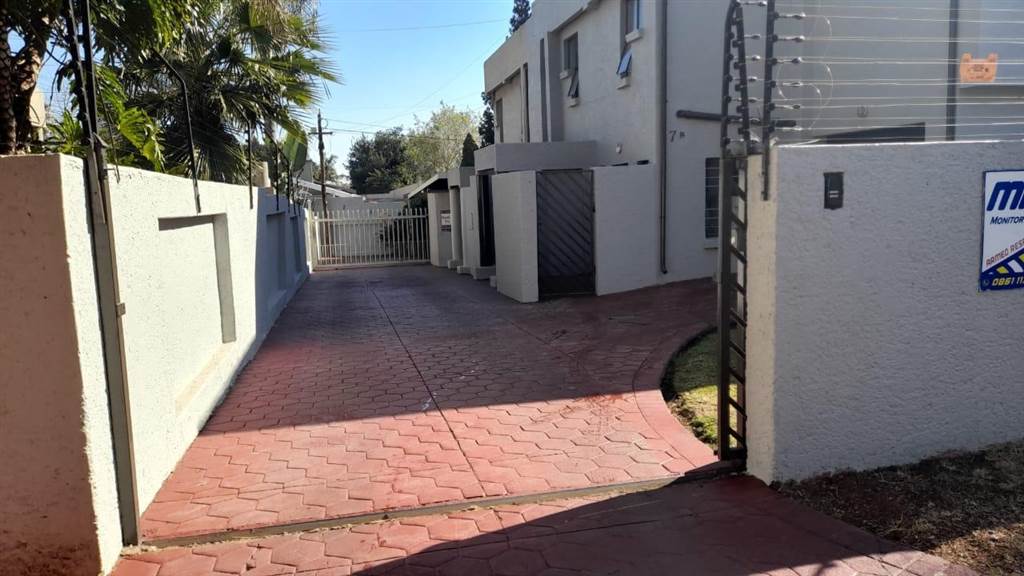 3 Bed Townhouse in Centurion CBD photo number 8