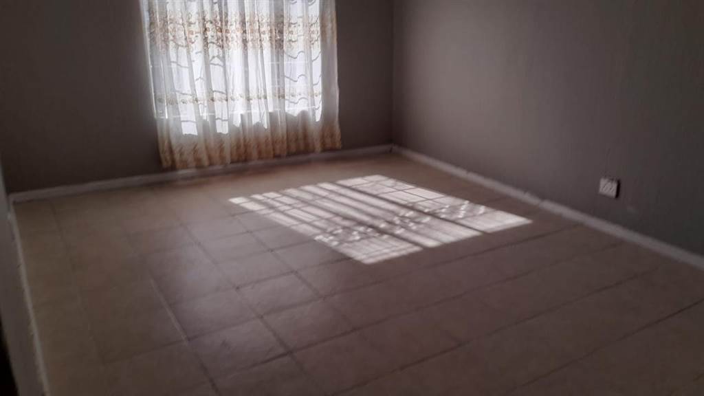 3 Bed Townhouse in Centurion CBD photo number 21