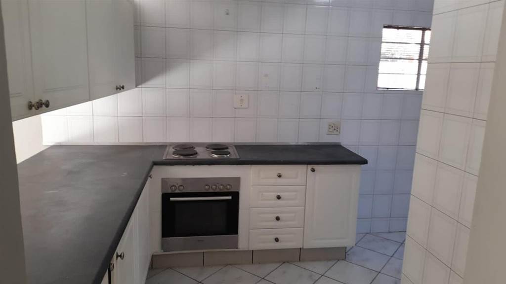 3 Bed Townhouse in Centurion CBD photo number 10
