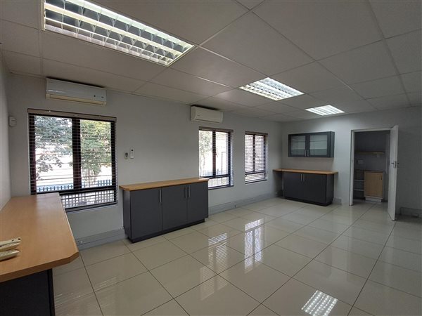 252  m² Office Space