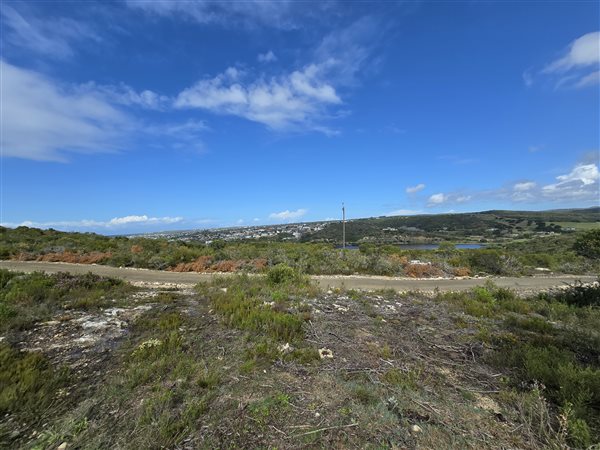 700 m² Land