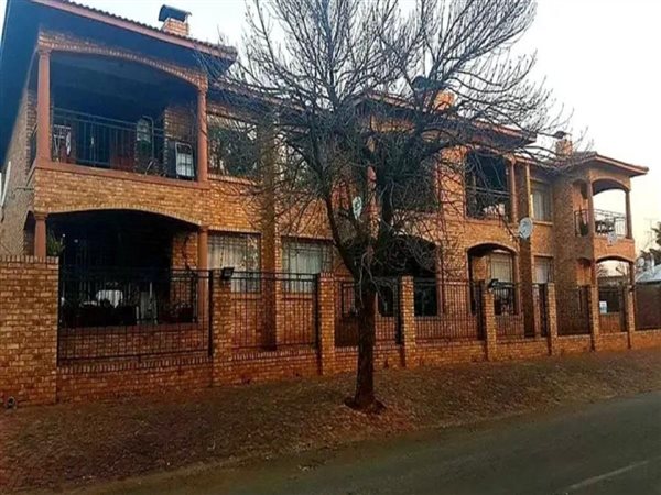 3 Bed Apartment in Brakpan Central