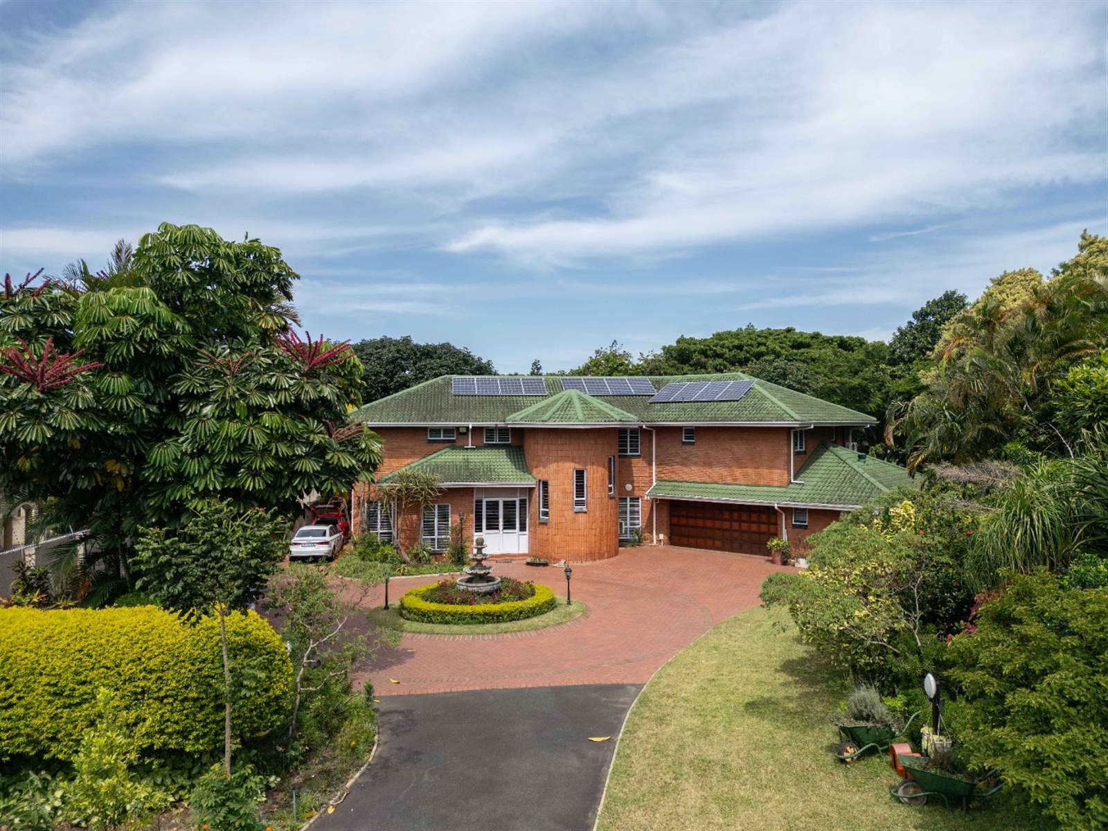 5 Bed House in Mt Edgecombe photo number 1