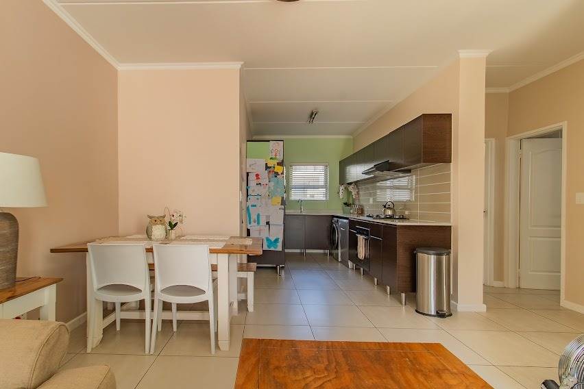 3 Bed Apartment in Greenstone Hill photo number 8