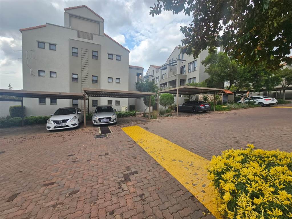 1 Bed Townhouse in Bryanston photo number 11