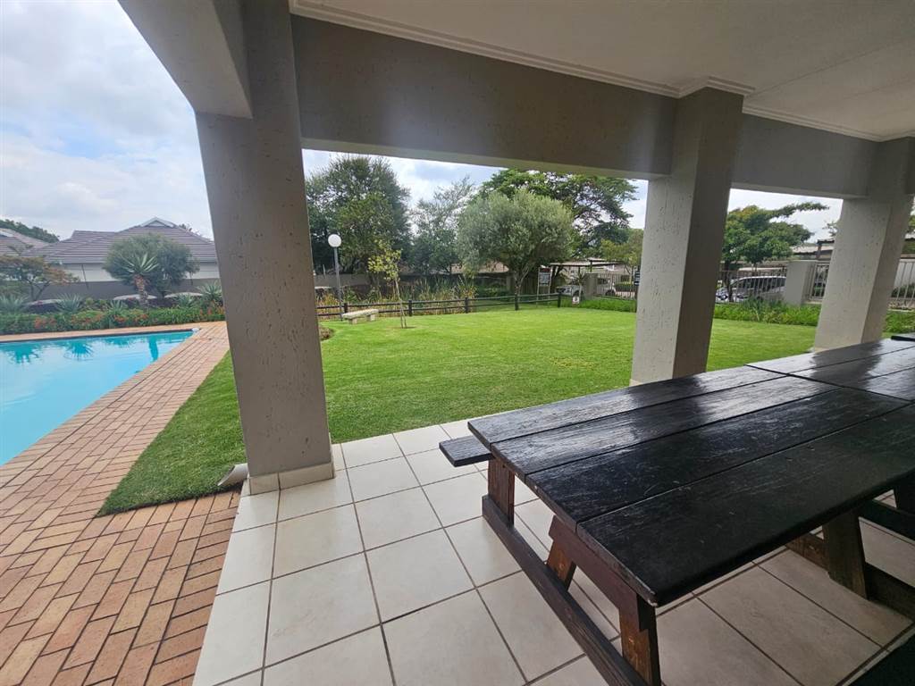1 Bed Townhouse in Bryanston photo number 15